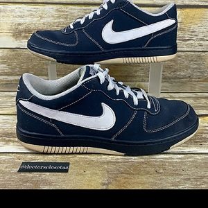 RARE 2008 Nike Low Top Casual Sneakers  Size 10